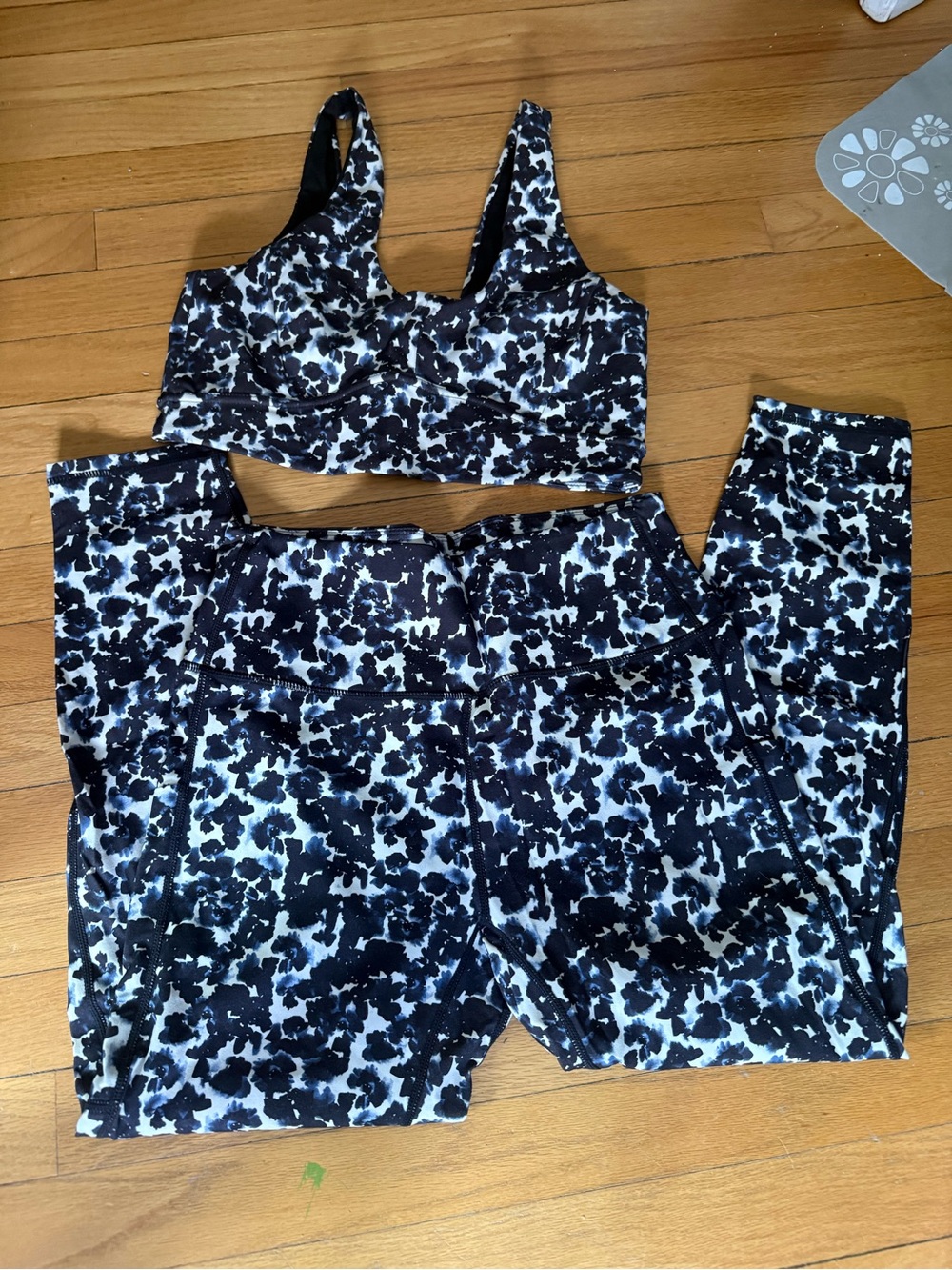 Varley High-Rise Black & White animal Print Leggings with Matching Sports Bra L